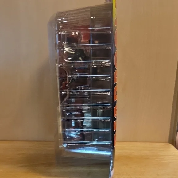 Marvel Select Deadpool Collectible Action Figure - Picture 5 of 5